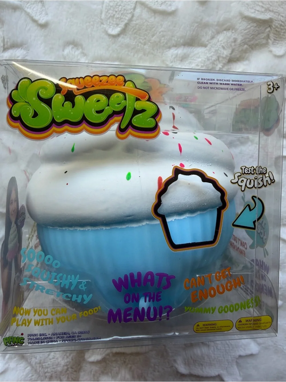 🧁💙 **NIB & SEALED – JUMBO CUPCAKE SQUISHY!** 💙🧁